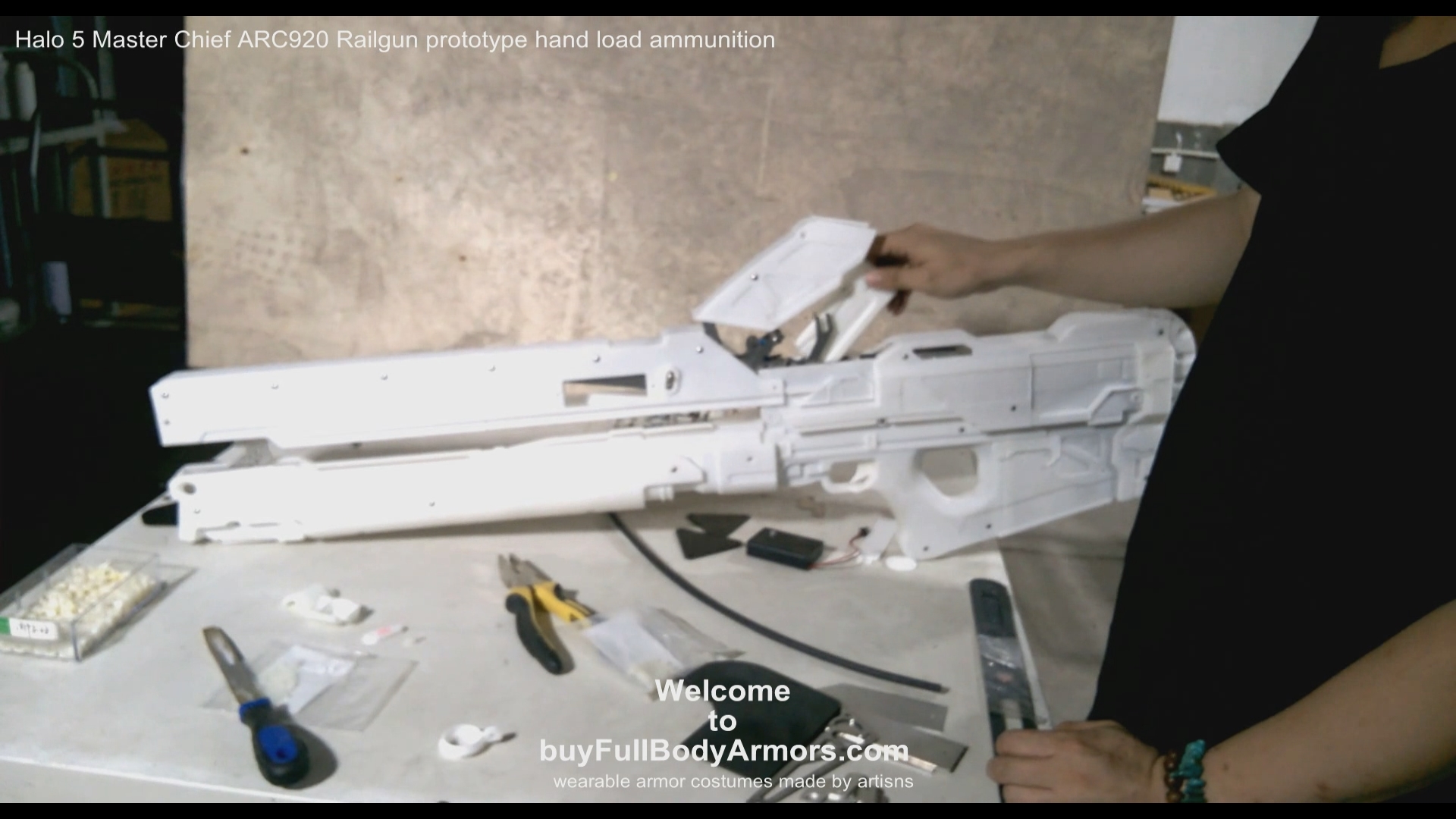 [Video] ARC920 Railgun prototype hand load ammunition - Life-size Wearalbe Halo 5 Master Chief Armor Costume