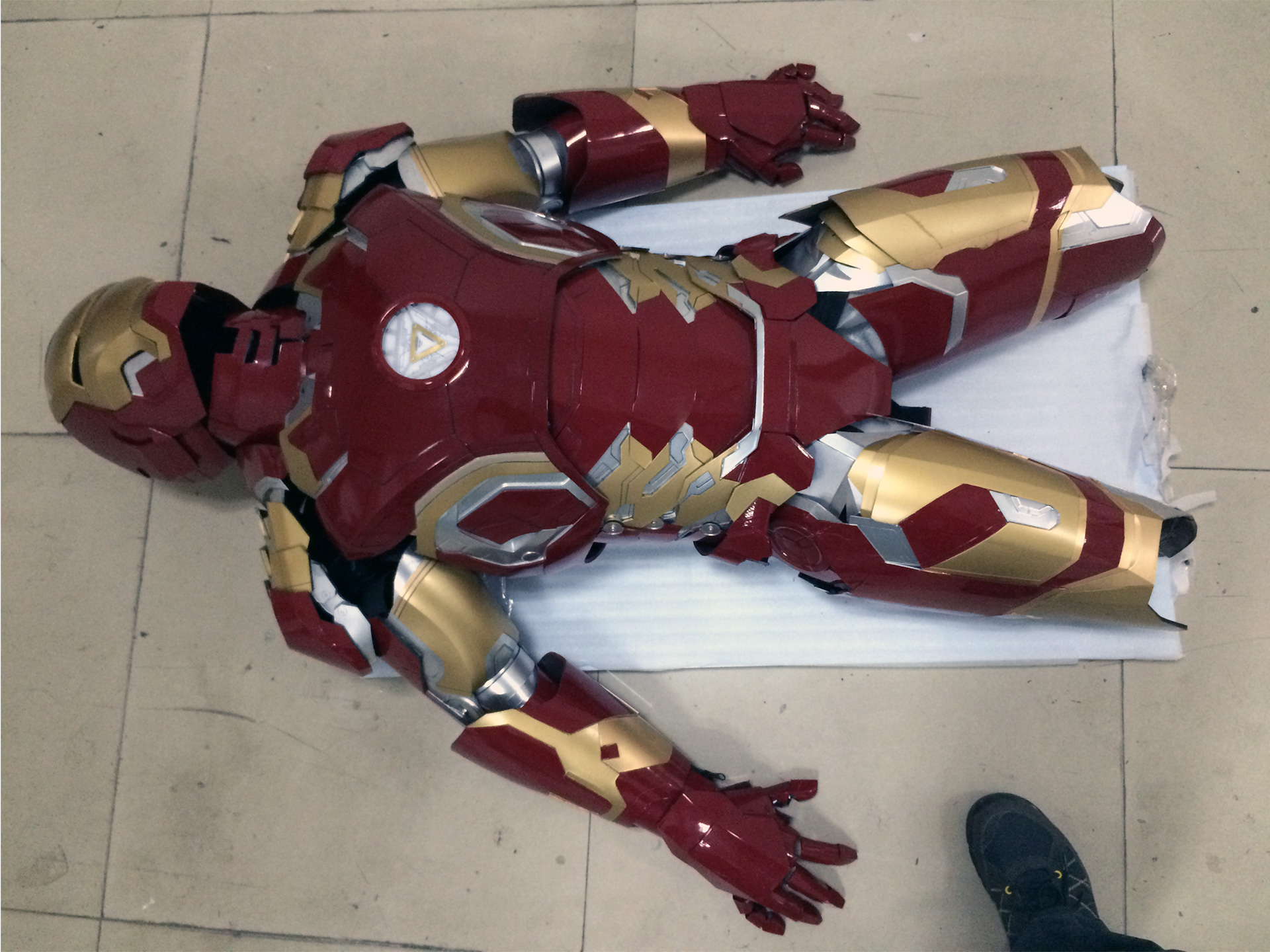 Wearable Iron Man Mark 43 (XLIII) suit costume prototype thigh 8